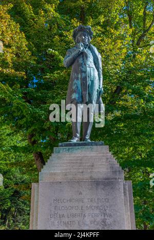 Citta di San Marino, San Marino, 1. September 2021: Statue von Melchiorre Delfico in San Marino. Stockfoto