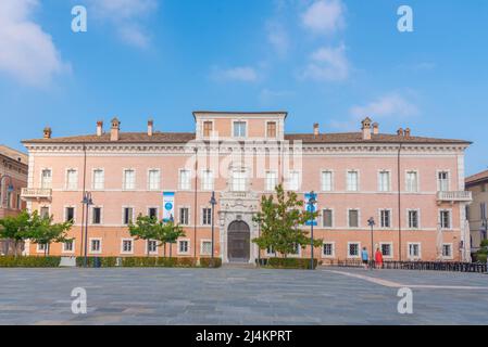 Ravenna, Italien, 1. September 2021: Palazzo Rasponi dalle Teste in Ravenna, Italien. Stockfoto