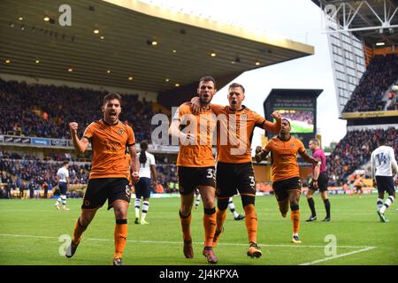 Leo Bonatini von Wolverhampton Wanderers feiert mit Ruben Neves und Barry Douglas vom FC Wolves ein Tor zu 2-0. Wolverhampton Wanderers gegen Preston North End bei Molineux - Sky Bet Championship 21/10/2017 Stockfoto