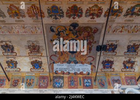 Padua, Italien, 30. August 2021: Arcade der Universität Padua im Palazzo Bo in Italien. Stockfoto