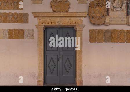 Padua, Italien, 30. August 2021: Arcade der Universität Padua im Palazzo Bo in Italien. Stockfoto