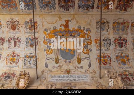 Padua, Italien, 30. August 2021: Arcade der Universität Padua im Palazzo Bo in Italien. Stockfoto