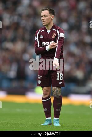 Glasgow, Schottland, 16.. April 2022. Barrie McKay of Hearts während des Scottish Cup Spiels im Hampden Park, Glasgow. Bildnachweis sollte lauten: Neil Hanna / Sportimage Kredit: Sportimage/Alamy Live News Stockfoto