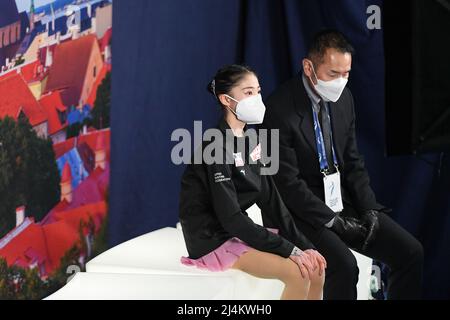 Tallinn, Estland. 16. April 2022. Rion SUMIYOSHI (JPN), bei Kiss & Cry während des Women Short Program, bei den ISU Junioren-Eiskunstlauf-Weltmeisterschaften 2022, in der Tondiraba Ice Hall, am 16. April 2022 in Tallinn, Estland. Quelle: Raniero Corbelletti/AFLO/Alamy Live News Stockfoto