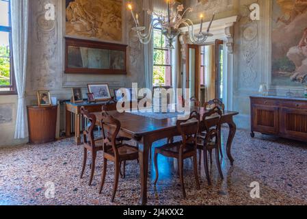 Vicenza, Italien, 29. August 2021: Innenräume in der Palazzina di Villa Valmarana ai Nani in der italienischen Stadt Vicenza. Stockfoto