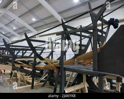 Die Sutton Hoo Ship's Company in Woodbridge rekonstruiert das Langschiff aus dem 7.. Jahrhundert, das in der Grabkammer eines angelsächsischen Königs entdeckt wurde. Stockfoto