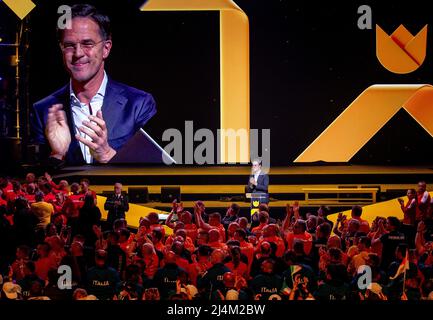 Den Haag, Niederlande. 16. April 2022. 2022-04-16 19:13:05 DEN HAAG - Premierminister Mark Rutte während der Eröffnungszeremonie der Invictus Games, einem internationalen Sportereignis für Soldaten und Veteranen, die während ihrer militärischen Arbeit psychisch oder körperlich verletzt wurden. KOEN VAN WEEL netherlands Out - belgium Out Credit: ANP/Alamy Live News Stockfoto