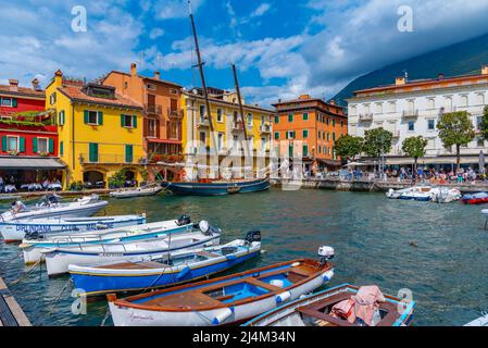 Malcesine, Italien, 27. August 2021: Marina in Malcesine in Italien. Stockfoto