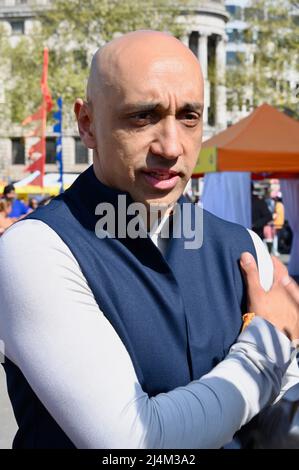 London, Großbritannien. 16. April 2022. Tommy Sandu,Trafalgar, sah die Rückkehr des Vaisakhi Festivals, eine Feier der Sikh- und Punjabi-Tradition, veranstaltet vom Sender und Moderator Tommy Sandhu. Kredit: michael melia/Alamy Live Nachrichten Stockfoto