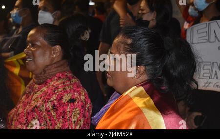 Colombo, Sri Lanka. 15.. April 2022. Die Proteste im Galle Face Green wurden am 8.. Tag in Folge fortgesetzt, und während der Weihnachtszeit versammelten sich viele Menschen in großer Zahl. Die Bevölkerung Sri Lankas fordert, dass Präsident Gotabaya Rajapaksa und die Regierung zurücktritt, während das Land bankrott gegangen ist. Stockfoto