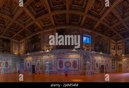 Mantua, Italien, 23. September 2021: Saal im Palazzo Ducale in der italienischen Stadt Mantua Stockfoto