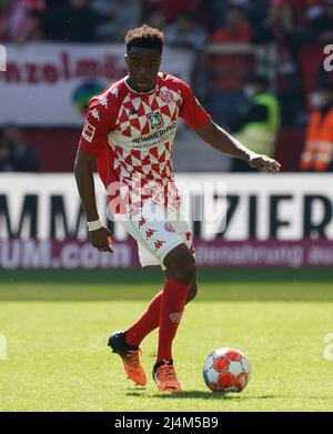 16. April 2022, Mewa Arena, Mainz, GER, 1.FBL, 1.FSV FSV FSV Mainz 05 vs VfB Stuttgart, DFL-Vorschriften verbieten die Verwendung von Fotos als Bildsequenzen und/oder quasi-Video. Im Bild Anderson Lucoqui (Mainz) Stockfoto