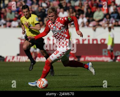 16. April 2022, Mewa Arena, Mainz, GER, 1.FBL, 1.FSV FSV FSV Mainz 05 vs VfB Stuttgart, DFL-Vorschriften verbieten die Verwendung von Fotografien als Bildsequenzen und/oder quasi-Video. Im Bild Jonathan Burkhardt (Mainz) Stockfoto