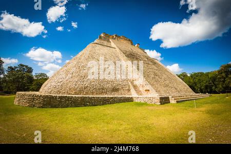 Maya-Ruinen in mexiko. Uxmal. Pyramide Stockfoto