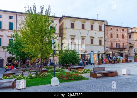 Spello, Italien, 2. Oktober 2021: Piazza della Reupubblica in der Altstadt von Spello in Italien. Stockfoto