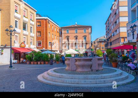 Pesaro, Italien, 30. September 2021: Piazza Lazzarini in der italienischen Stadt Pesaro. Stockfoto