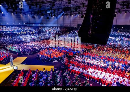 DEN HAAG - der Herzog von Sussex, Prinz Harry, bei der Eröffnungszeremonie der Invictus Games, einer internationalen Sportveranstaltung für Soldaten und Veteranen, die während ihres Militärdienstes psychisch oder körperlich verletzt wurden. KOEN VAN WEEL Stockfoto