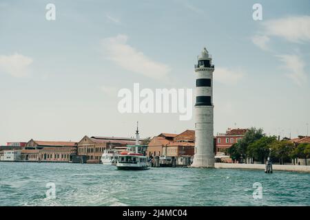 Leuchtturm Murano Faro dell'Isola di Murano in der Lagune von Venedig, Italien - sep, 2021. Hochwertige Fotos Stockfoto