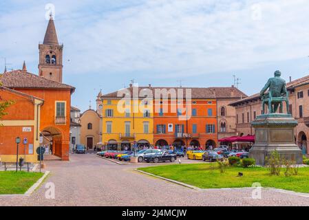 Busseto, Italien, 25. September 2021: Piazza Giuseppe Verdi in der italienischen Stadt Busseto. Stockfoto