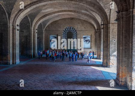 Parma, Italien, 25. September 2021: Arcade im Palazzo della Pilotta in Parma, Italien. Stockfoto