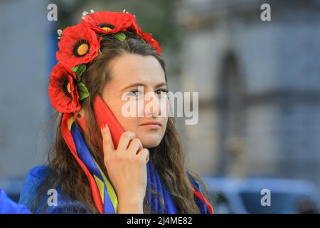 London, Großbritannien. 16. April 2022. Demonstranten, viele von ihnen aus der ukrainischen Gemeinschaft, haben eine weitere Kundgebung veranstaltet, um sich „der Ukraine zu stellen“ und gegen den andauernden Krieg im Land zu protestieren. Kredit: Imageplotter/Alamy Live Nachrichten Stockfoto