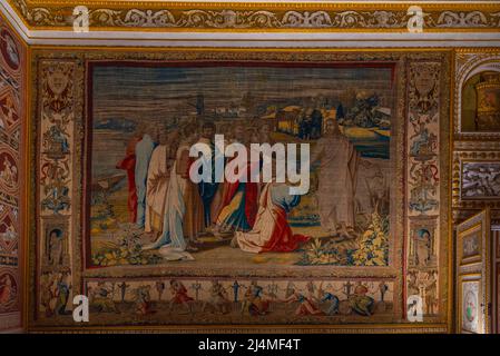 Mantua, Italien, 23. September 2021: Wandteppiche im Inneren des Palazzo Ducale in der italienischen Stadt Mantua. Stockfoto