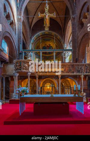 Modena, Italien, 22. September 2021: Innenraum der Kathedrale von Modena in Italien. Stockfoto