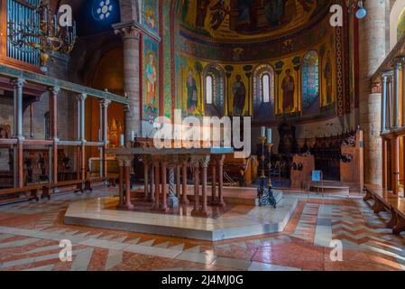 Modena, Italien, 22. September 2021: Innenraum der Kathedrale von Modena in Italien. Stockfoto