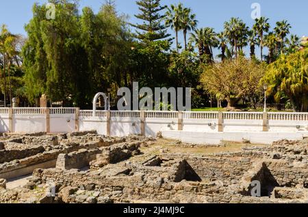 ALMUNECAR, SPANIEN - 02. MÄRZ 2022 die Salzfischfabrik, die wichtigste archäologische Attraktion sind die Salzwasseraquarien, in denen Garum hergestellt wurde, es war Stockfoto