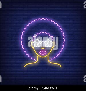 Afro Retro Mädchen Neon-Schild. Leuchtende Neon-Sängerin mit Retro-Frisur auf Backsteinwand Hintergrund. Vektorgrafik kann für Themen wie verwendet werden Stock Vektor