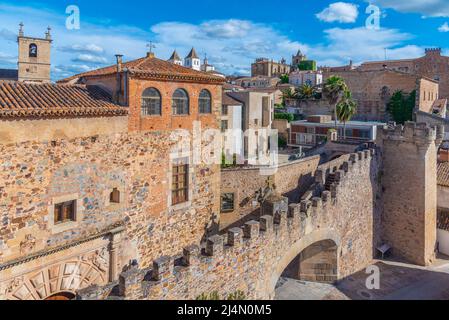 Arco de la estrella Tor in der spanischen Stadt Caceres Stockfoto