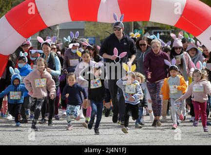 Vancouver, Kanada. 16. April 2022. Am 16. April 2022 nehmen die Menschen am Großen Osterlauf in Vancouver, British Columbia, Kanada, Teil. Quelle: Liang Sen/Xinhua/Alamy Live News Stockfoto