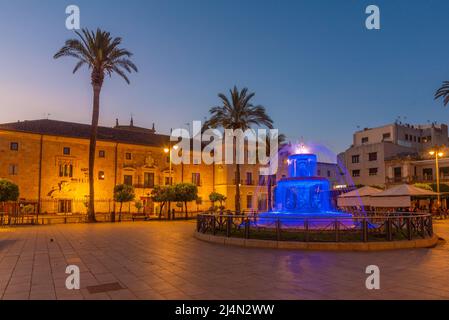 Blick auf den Sonnenuntergang auf der Plaza de Espana in der spanischen Stadt Merida Stockfoto
