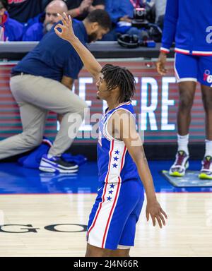 Philadelphia, Usa. 16. April 2022. Tyrese Maxey (#0 76ers)&#XA;während des Spiels der National Basketball Association zwischen den Raptors von Philadelphia 76ers und Toronto im Wells Fargo Center in Philadelphia, PA Georgia Soares/SPP Credit: SPP Sport Press Photo. /Alamy Live News Stockfoto