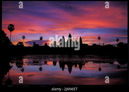 Angkor Wat bei Sonnenaufgang, Provinz Siem Reap, Kambodscha. © Kraig Lieb Stockfoto