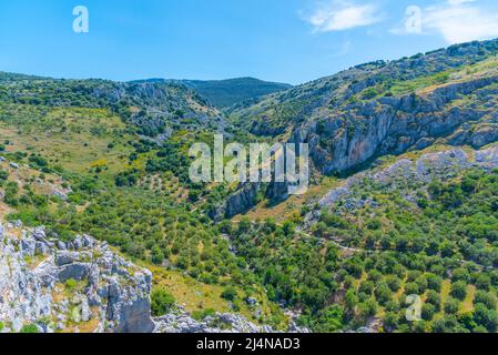 Felsenlandschaft des Naturparks Sierras Subbeticas in Spanien Stockfoto