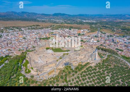 Luftaufnahme von Fortaleza de la Mota bei Alcala la Real in Spanien Stockfoto