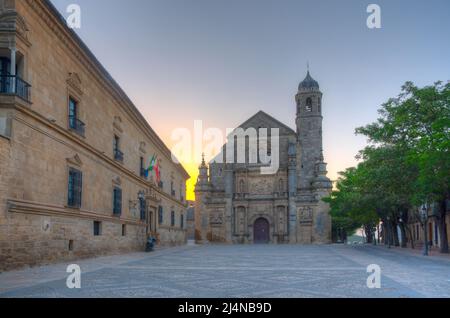 Sonnenaufgang Ansicht von Sacra Capilla del Salvador in der spanischen Stadt Ubeda Stockfoto