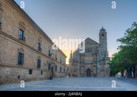 Sonnenaufgang Ansicht von Sacra Capilla del Salvador in der spanischen Stadt Ubeda Stockfoto