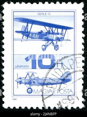 UNGARN - UM 1988: Briefmarke gedruckt in Ungarn, abgebildet Sportflugzeug Banhidi Gerle (Gerle 13), um 1988 Stockfoto