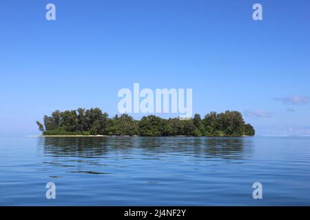 Eine kleine unbewohnte Insel in der Provinz Manus, Papua-Neuguinea Stockfoto