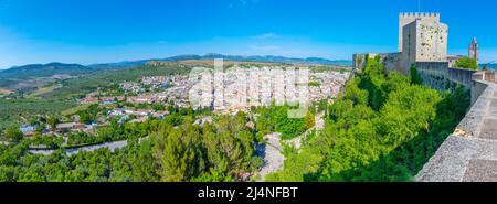 Luftaufnahme der Stadt Alcala la Real in Spanien Stockfoto