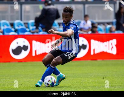 San Jose, Kalifornien, USA. 16. April 2022 San Jose, CA USA der San Jose-Stürmer Jeremy Ebobisse (11) kontrolliert den Ball während des MLS-Spiels zwischen dem SC Nashville und den Erdbeben in San Jose. Das Spiel endet in einem Unentschieden 2-2 im PayPal Park San Jose Kalifornien. Thurman James/CSM Credit: CAL Sport Media/Alamy Live News Stockfoto