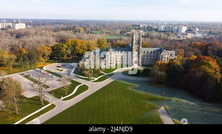 London Ontario Kanada, November 2022.St. Peter's Seminary, 1040 Waterloo Aerial Vorderansicht. Luke Durda/Alamy Stockfoto