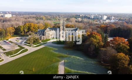 London Ontario Kanada, November 2022.St. Peter's Seminary, 1040 Waterloo Aerial Vorderansicht. Luke Durda/Alamy Stockfoto