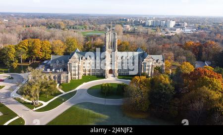 London Ontario Kanada, November 2022.St. Peter's Seminary, 1040 Waterloo Aerial Vorderansicht. Luke Durda/Alamy Stockfoto