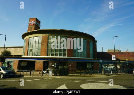 Chiswick Park Station, London, Großbritannien Stockfoto