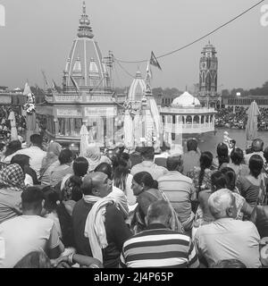 Haridwar, Indien, Oktober 02 2021 - Har Ki Pauri ist ein berühmter Ghat am Ufer des Ganges in Haridwar, Indien, indischer Tempel am Ufer des Ganges, Stockfoto