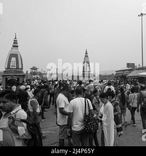 Haridwar, Indien, Oktober 02 2021 - Har Ki Pauri ist ein berühmter Ghat am Ufer des Ganges in Haridwar, Indien, indischer Tempel am Ufer des Ganges, Stockfoto