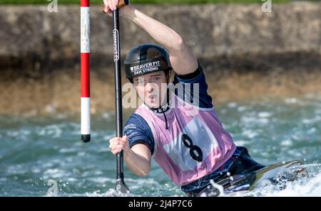 Lee Valley, Großbritannien. 16. April 2022. Ellis Miller im Jahr C1W während der britischen Kanu-Slalom Olympic Qualification in Lee Valley am 16. April 2022. Foto von Phil Hutchinson. Nur zur redaktionellen Verwendung, Lizenz für kommerzielle Nutzung erforderlich. Keine Verwendung bei Wetten, Spielen oder Veröffentlichungen einzelner Clubs/Vereine/Spieler. Kredit: UK Sports Pics Ltd/Alamy Live Nachrichten Stockfoto